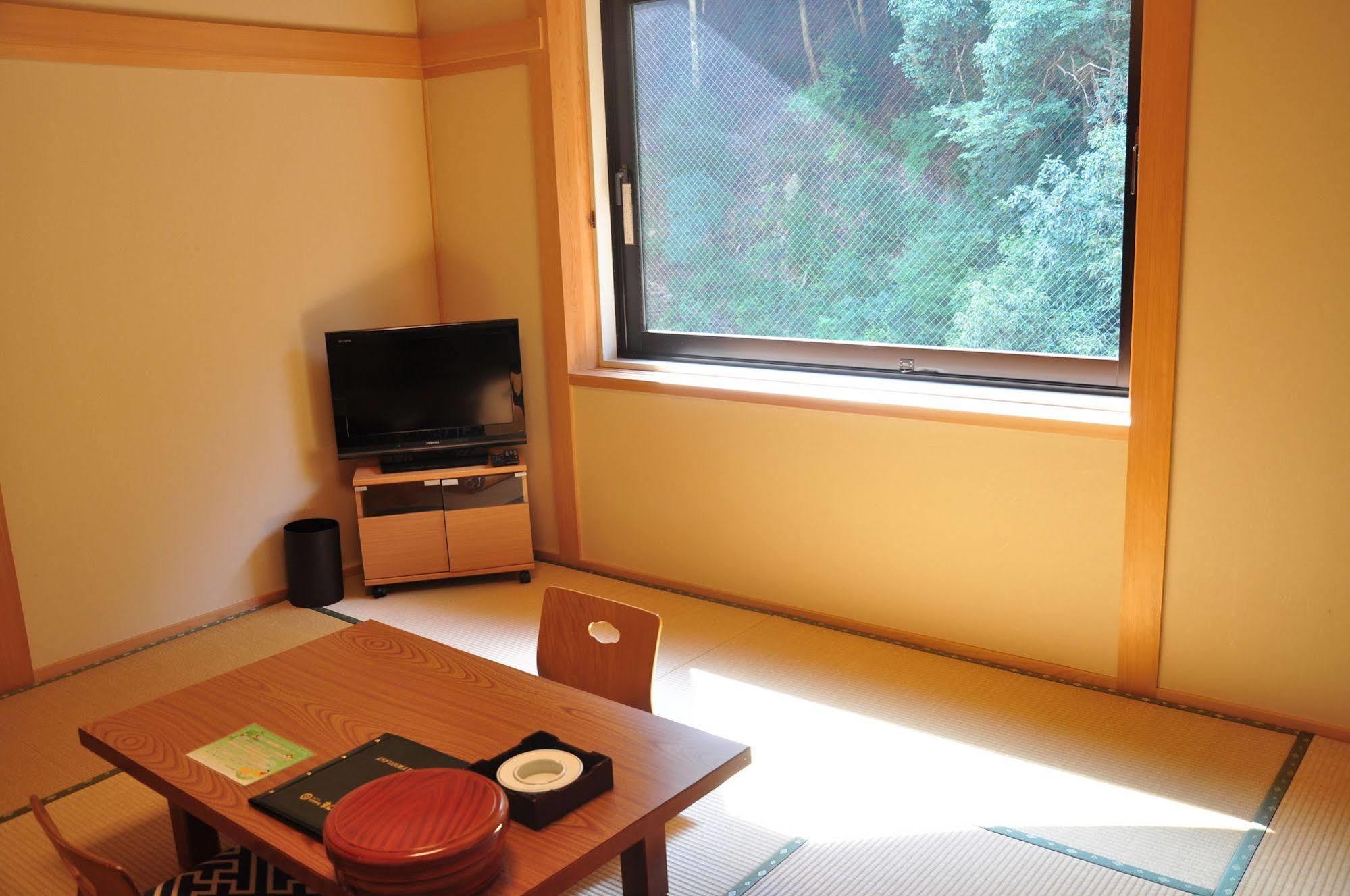 Obokekyo Mannaka Hotel Miyoshi  Ngoại thất bức ảnh